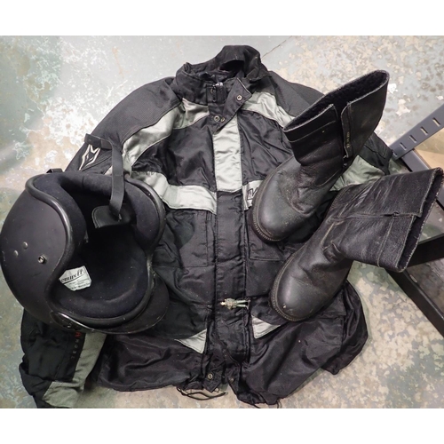 1146 - Mixed motorcycle items including helmets, jackets, boots etc. The jacket is a size mens XL the boots... 