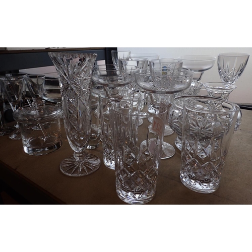 1162 - Shelf of good quality crystal glasses and dessert glasses. Not available for in-house P&P