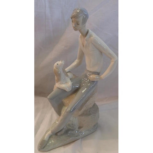 1205 - Nao figure of a boy and his dog. P&P Group 2 (£18+VAT for the first lot and £3+VAT for subsequent lo... 