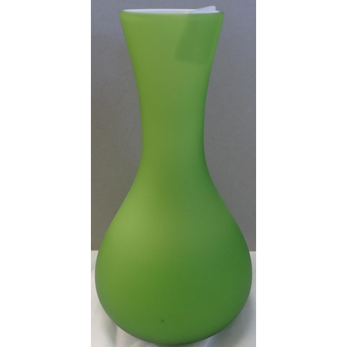 1208 - Carlo Moretti Murano green glass vase, H: 19 cm. P&P Group 2 (£18+VAT for the first lot and £3+VAT f... 