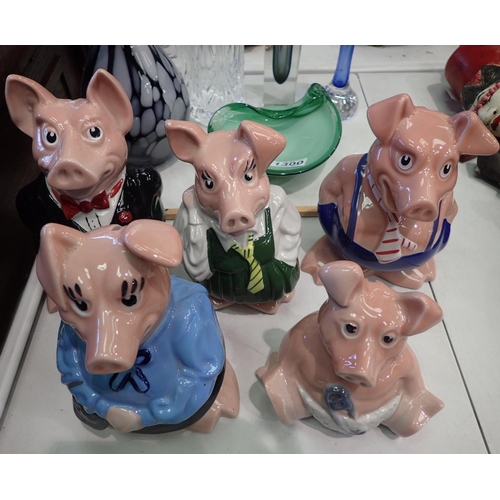 1301 - Five Wade NatWest piggy banks, largest H: 14 cm. Not available for in-house P&P