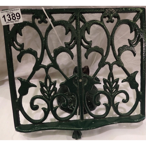 1389 - Victorian cast iron lectern. Not available for in-house P&P