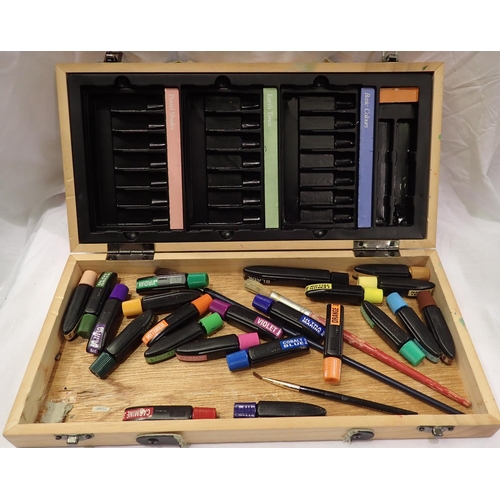 1390 - WH Smith boxed art set. Not available for in-house P&P