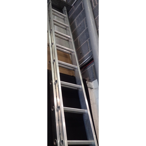 1719 - Large set of double extending ladders. Not available for in-house P&P