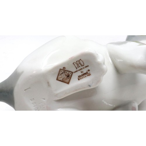 278 - Royal Doulton figurine, Lydia HN1908, Top o the Hill HN1834, Nao cat and a Minton bowl in the Haddon... 