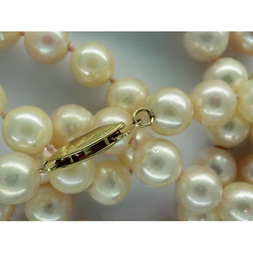 11 - Pearl single strand necklace with 14ct gold clasp, L: 90 cm. P&P Group 1 (£14+VAT for the first lot ... 