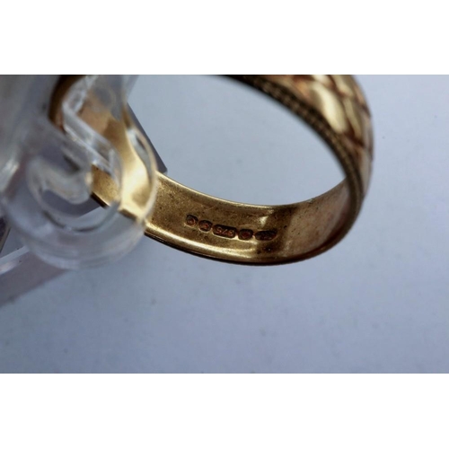 43 - 9ct gold band ring, size M, 2.2g. P&P Group 1 (£14+VAT for the first lot and £1+VAT for subsequent l... 