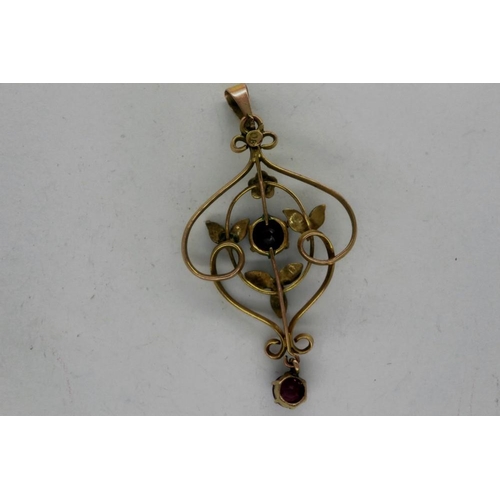 53 - 9ct gold Art Noveau pendant set with amethyst and seed pearl, H: 35 mm, 1.9g. P&P Group 1 (£14+VAT f... 