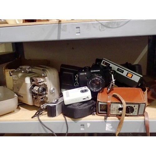 1046 - Quantity of mixed cameras including a Polaroid and point and shoot. Not available for in-house P&P