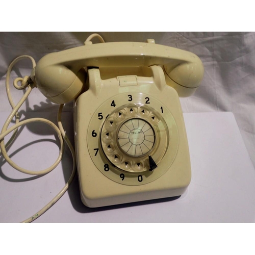 1049 - Ivory coloured Rotary telephone. P&P Group 2 (£18+VAT for the first lot and £3+VAT for subsequent lo... 