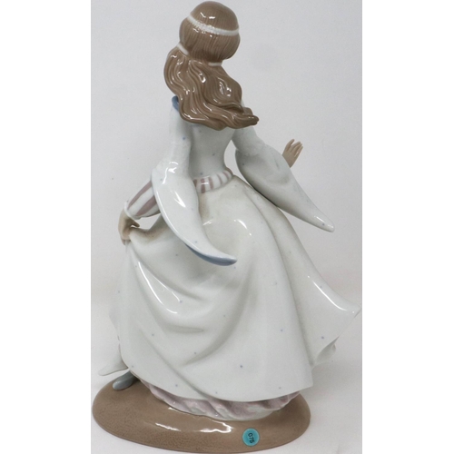 1220 - Lladro Cinderella figurine, H: 25 cm, no cracks or chips. P&P Group 2 (£18+VAT for the first lot and... 