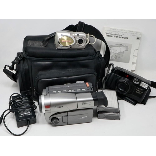 440 - Canon V520/V500 V50 Hi video camera in working order. P&P Group 1 (£14+VAT for the first lot and £1+... 