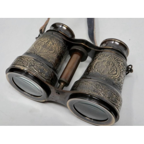 443 - Brass binoculars in leather case. P&P Group 1 (£14+VAT for the first lot and £1+VAT for subsequent l... 