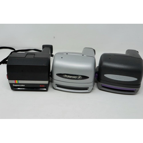 444 - Three Polaroid cameras, all use Polaroid 600 film. P&P Group 1 (£14+VAT for the first lot and £1+VAT... 