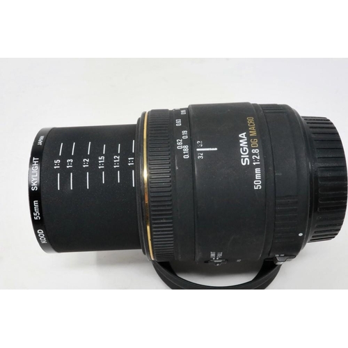 446 - Sigma EX 50mm DG Macro Lens f 2.8 with hood and EX Sigma Lens case. P&P Group 1 (£14+VAT for the fir... 