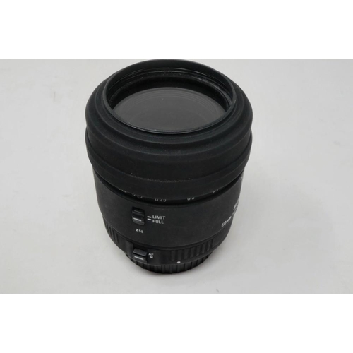 446 - Sigma EX 50mm DG Macro Lens f 2.8 with hood and EX Sigma Lens case. P&P Group 1 (£14+VAT for the fir... 