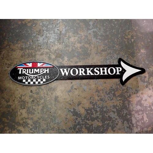 1150 - Cast iron Triumph Motorcycles workshop arrow, W: 40 cm. P&P Group 1 (£14+VAT for the first lot and £... 