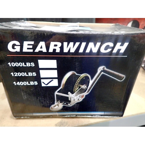 1809 - 1400LBS gear winch. P&P Group 1 (£14+VAT for the first lot and £1+VAT for subsequent lots)