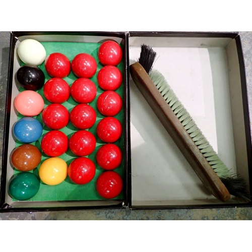 1154 - Snooker table brush and a set of Super Crystallite balls. P&P Group 2 (£18+VAT for the first lot and... 