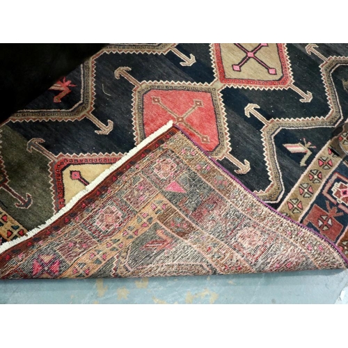 2097 - Esposa edition Persian classic rug in geometric design, 302 x 147 cm. Not available for in-house P&P