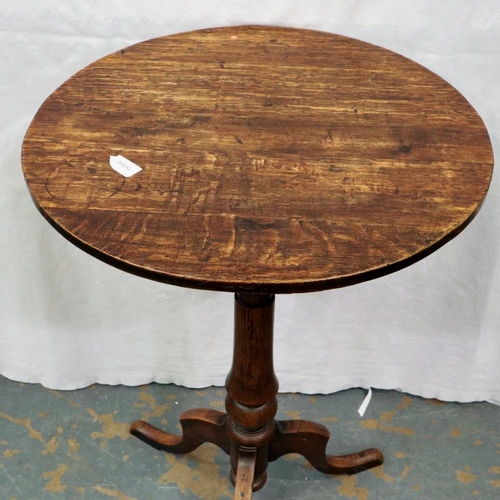 2108 - George II provincial oak tripod table, D: 52 cm, H: 76 cm. Not available for in-house P&P