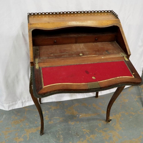 2111 - A French writing bureau of simple bombe from inlaid with flora and strung with ormolu mounts and gal... 