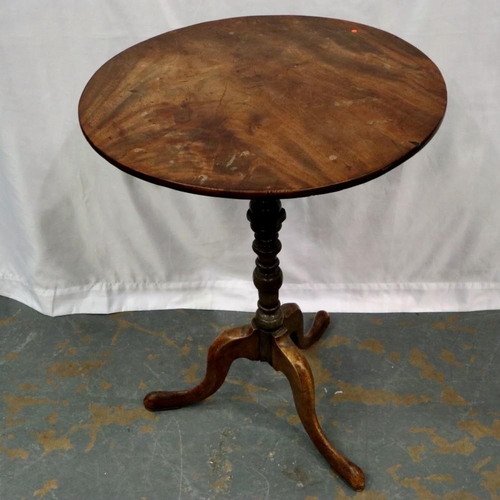 2113 - An early 19th century walnut tripod table with turned support, D: 52 cm, H: 73 cm. Not available for... 