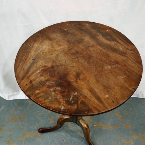 2113 - An early 19th century walnut tripod table with turned support, D: 52 cm, H: 73 cm. Not available for... 