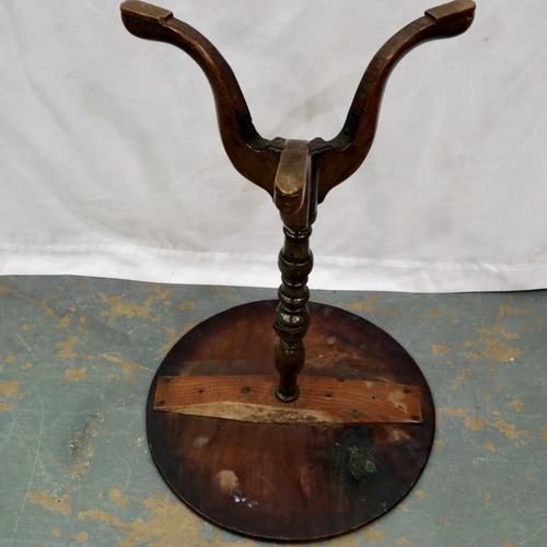 2113 - An early 19th century walnut tripod table with turned support, D: 52 cm, H: 73 cm. Not available for... 