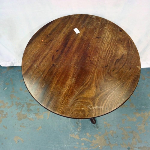 2124 - George III walnut tripod table, D: 61 cm, H: 68 cm. Not available for in-house P&P