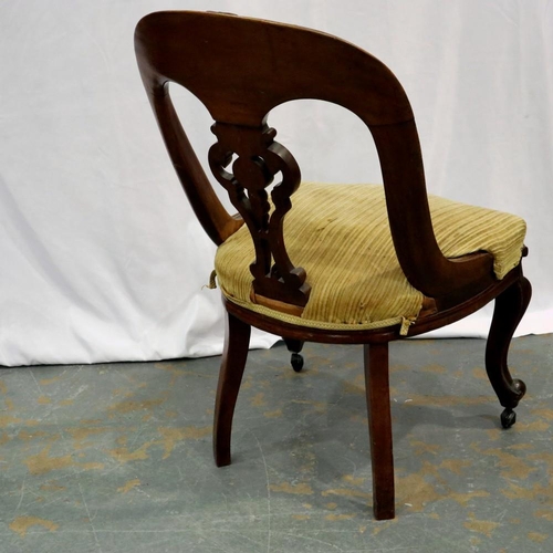 2129 - A Victorian carved walnut parlour chair with pierced back rest. Not available for in-house P&P