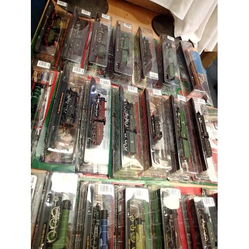 2090 - Twenty four Great British locomotive collection of OO scale static cast resin models on plinths, all... 