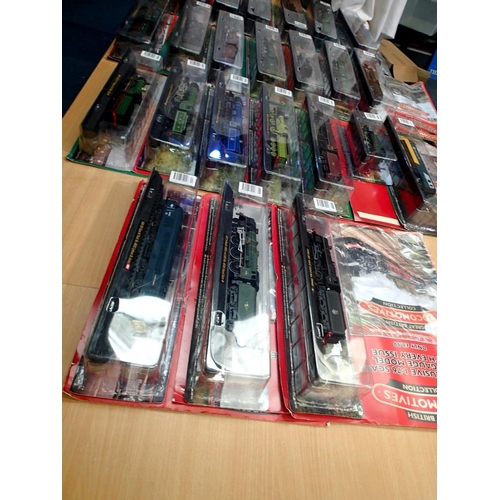 2090 - Twenty four Great British locomotive collection of OO scale static cast resin models on plinths, all... 