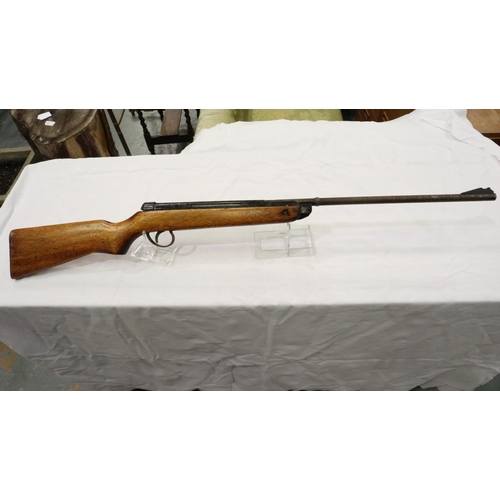 2104 - BSA Meteor air rifle, for restoration. P&P Group 2 (£18+VAT for the first lot and £3+VAT for subsequ... 
