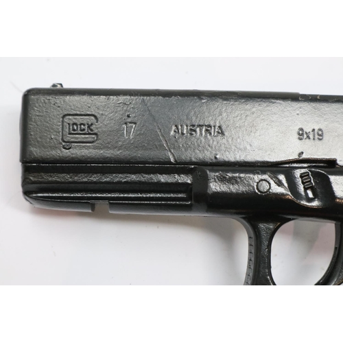2116 - Glock .177 air pistol, later painted black, with a tin of pellets. P&P Group 2 (£18+VAT for the firs... 