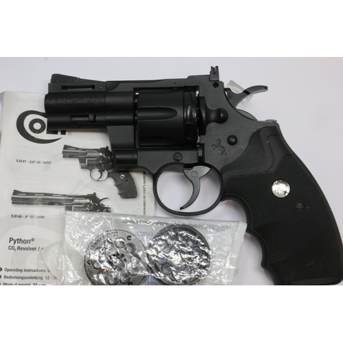 2117 - Colt Python Co2 revolver with two additional magazines. P&P Group 2 (£18+VAT for the first lot and £... 