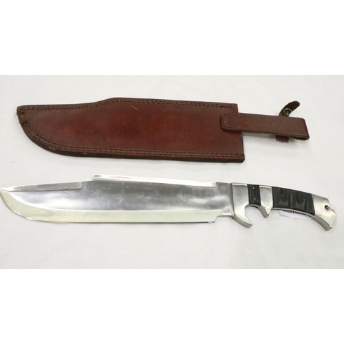 2131 - A contemporary Bowie style knife with leather sheath. P&P Group 2 (£18+VAT for the first lot and £3+... 