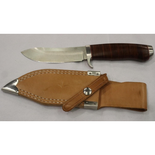 2136 - Rock Creek hunting knife HWS-1K in leather sheath. P&P Group 2 (£18+VAT for the first lot and £3+VAT... 