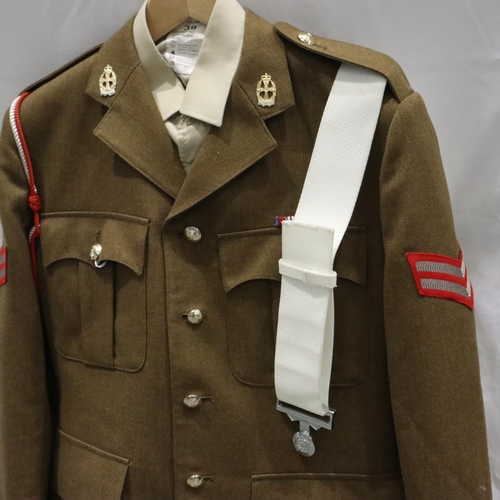 2171 - British dress uniform badged to the rank of corporal, comprising tunic, trousers, shirt, tie and bel... 