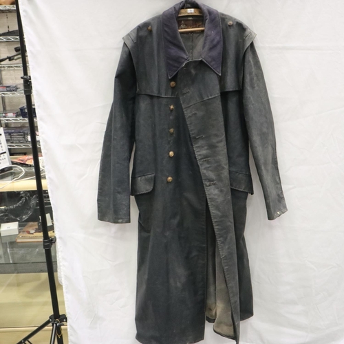 2173 - WWII German Kriegsmarine Officers Waterproof Coat. P&P Group 2 (£18+VAT for the first lot and £3+VAT... 