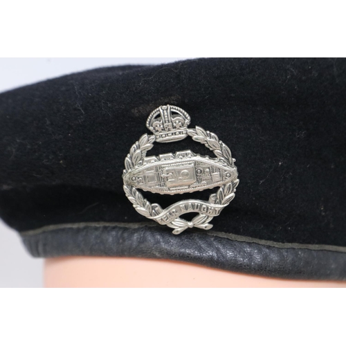 2177 - WWII British Royal Tank Regiment beret and badge. P&P Group 2 (£18+VAT for the first lot and £3+VAT ... 