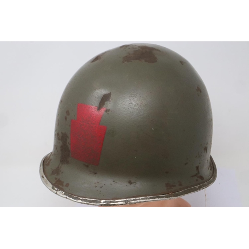 2182 - WWII US 28th Infantry Division swivel-bale front-seam helmet. P&P Group 2 (£18+VAT for the first lot... 