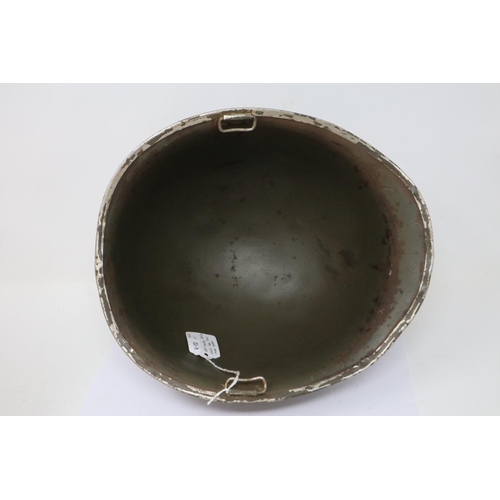 2182 - WWII US 28th Infantry Division swivel-bale front-seam helmet. P&P Group 2 (£18+VAT for the first lot... 