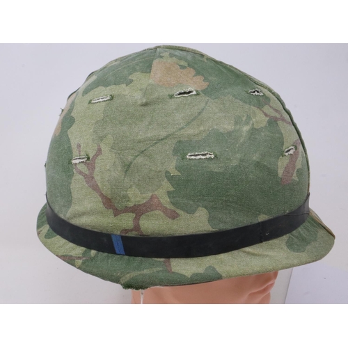2189 - Super condition Vietnam War Era US M1 Helmet with Mitchell/Duck Hunter reversible cover. P&P Group 3... 