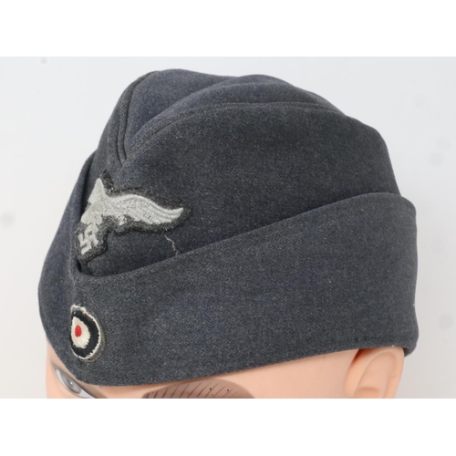 2190 - WWII German Luftwaffe Enlisted Mans / NCOs side cap, with embroidered roundel and Luftwaffe eagle cl... 