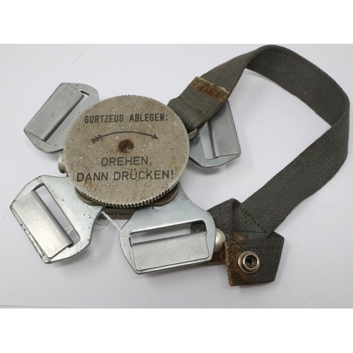 2215 - WWII German Luftwaffe parachute buckle, as worn by pilots and paratroopers. P&P Group 1 (£14+VAT for... 