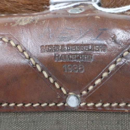 2218 - 1938 dated German Mountain troops pony fur model Tournister backpack. P&P Group 2 (£18+VAT for the f... 