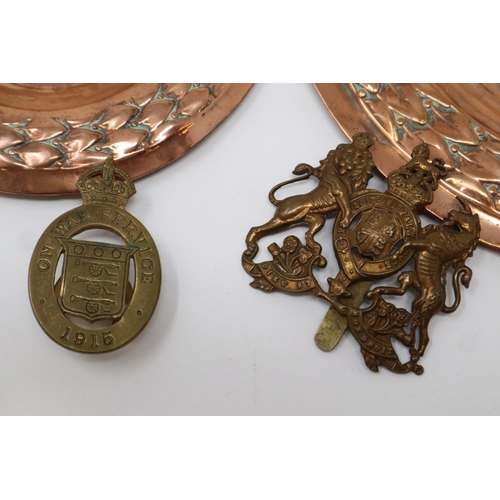 2228 - Two WWI copper relief trays for Royal Navy Air Service, with a WWI cap badge and War Service buttonh... 