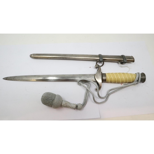2242 - German Third Reich Heer (Army) officers dagger with metal sheath by Paul Seilheimer, with post-war k... 