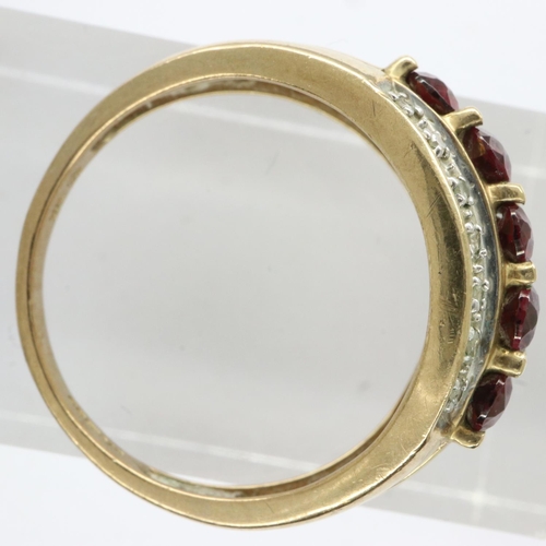14 - 9ct gold ring set with garnets and diamonds, size M/N, 2.6g. P&P Group 1 (£14+VAT for the first lot ... 